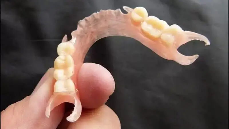 prótese dentaria de silicone, a protese flexivel