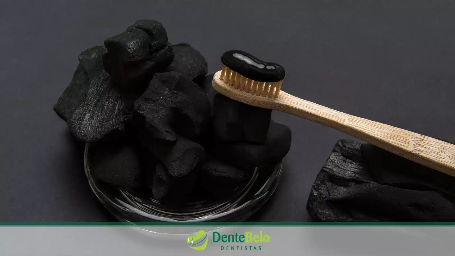 Pasta de dente com carvão ativado funciona?
